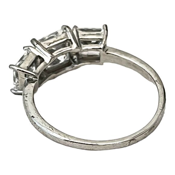 Designer Ring Size 9 3 Stone Cubic Zirconia Engagement Wedding 5V - Picture 4 of 5